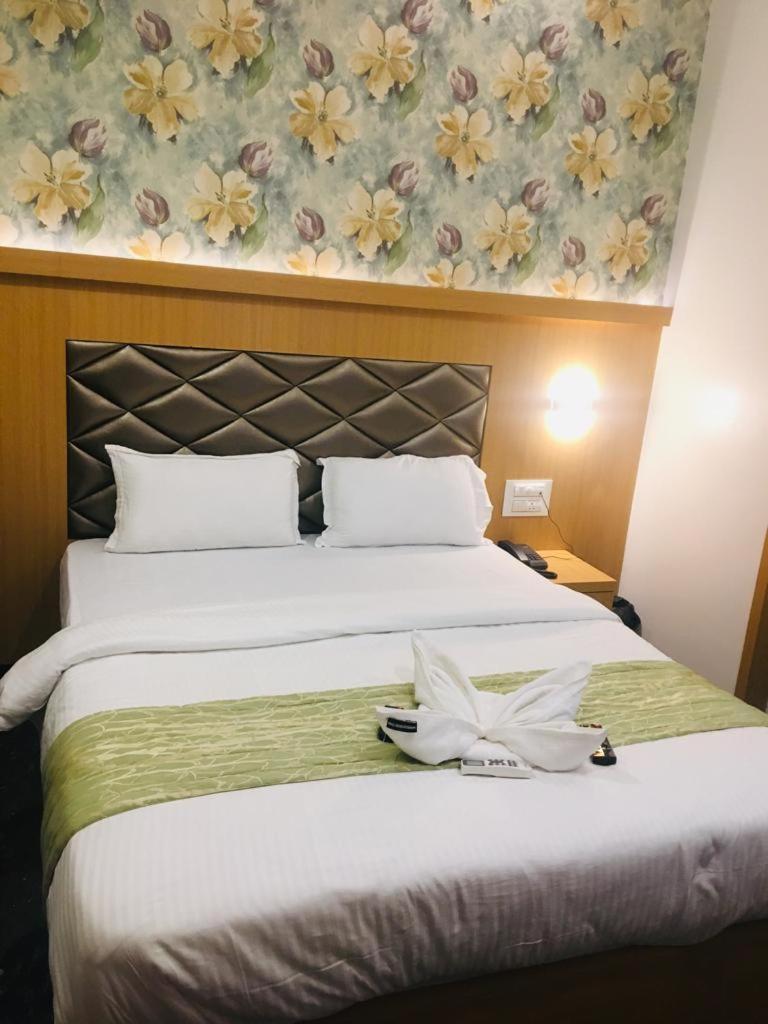 Glitz Hotels The Ar Residency - Nr Thane Railway Station Екстер'єр фото