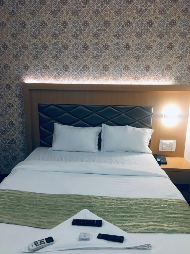 Glitz Hotels The Ar Residency - Nr Thane Railway Station Екстер'єр фото